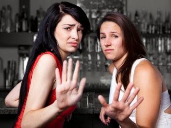 2 snobby Western women reject man in bar