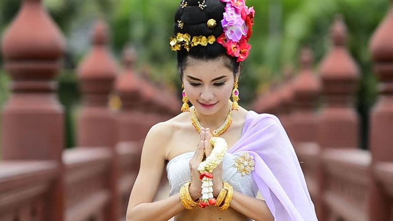 Thai girl doing the salute of respect