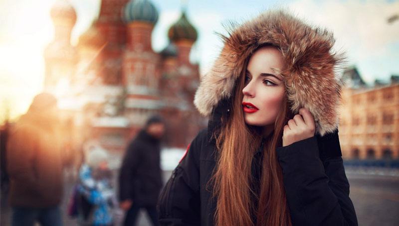 gorgeous Russian woman in front of the Kremlin