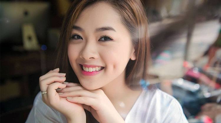 beautiful Viet girl's face