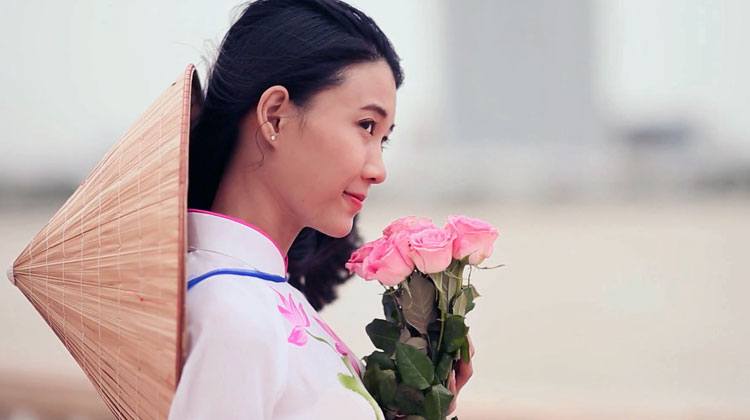 Viet girl feeling romantic holding flowers