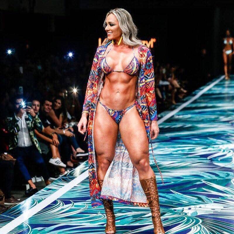 Top 20 Hottest Latin Women 3 Juliana Salimeni toned body